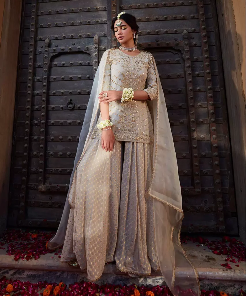 different types of indian outfits